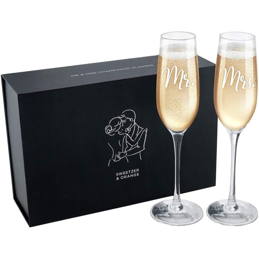 New Anniversary Gifts By Year: Traditional And Modern Ideas Commemorate - Cubebik 3Rd-Anniversary-Gifts-For-Couples