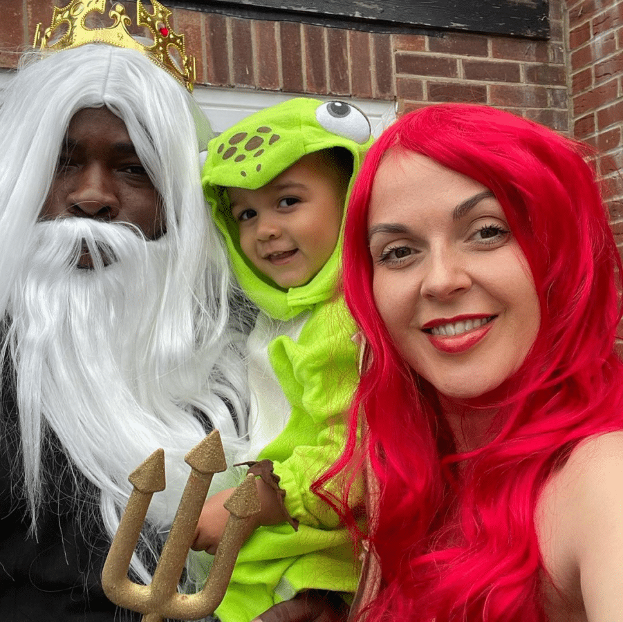 Official Bluey TV on Twitter  Family themed halloween costumes, Family  halloween costumes, Family halloween